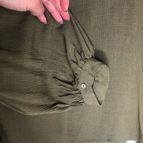 NWT All in Favor Olive Green Long Sleeve V-neck Blouse - medium - Picture 6 of 9
